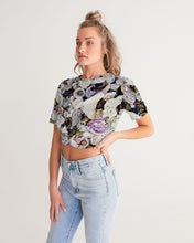 Load image into Gallery viewer, Sugar Beach Sea Shells Women&#39;s Twist-Front Cropped Tee
